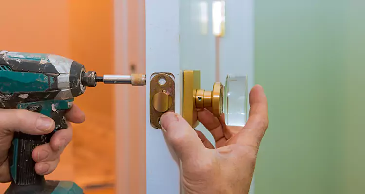 Broken Door Knob Fix in Glenvar Heights, FL