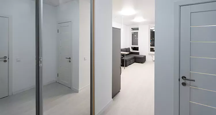 Modern Mirrored Closet Doors Repair in Glenvar Heights, FL