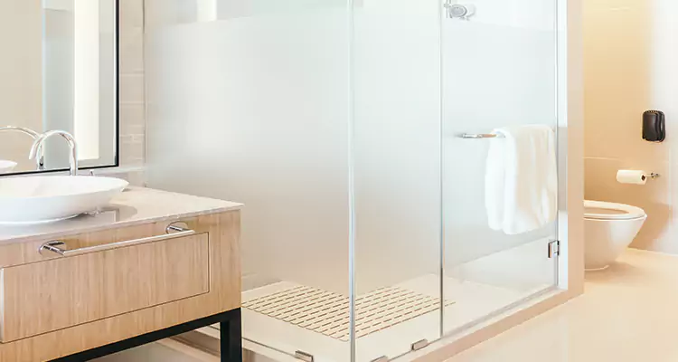 Expert Shower Door Fix and Repair in Glenvar Heights, FL